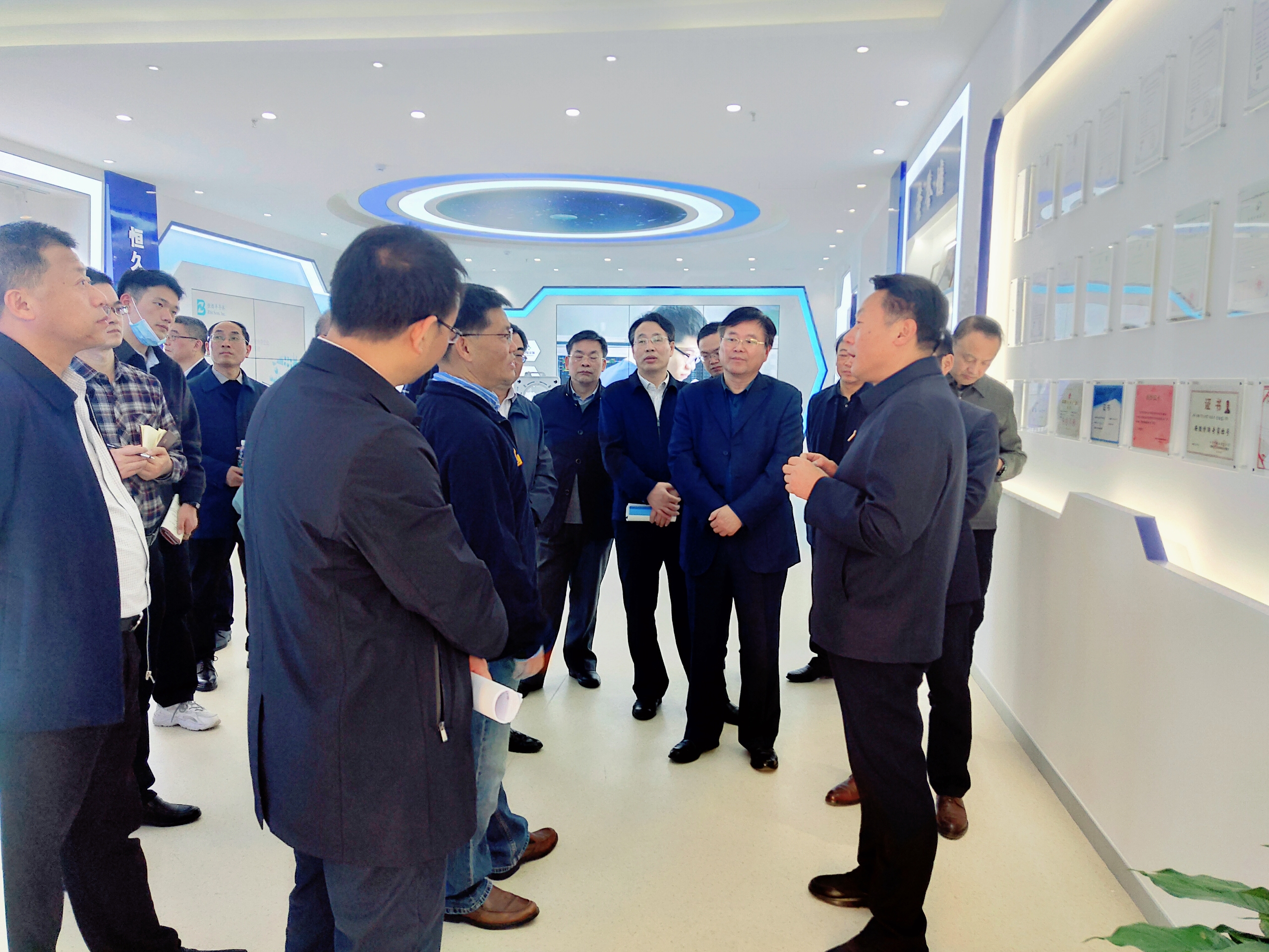 市委书记虞爱华走进j9九游会真人游戏第一品牌半导体